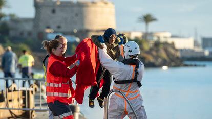 Desembarco de 48 personas, entre ellas ocho mujeres y cuatro menores, en el puerto de Lanzarote, el pasado 19 de diciembre.