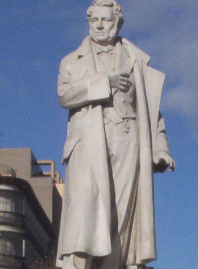 Monumento a Agustín Argüelles de José Alcoverro.