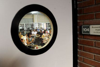 En España, apenas se evalúa la labor docente. En la imagen, claustro de profesores de un colegio del País Vasco.