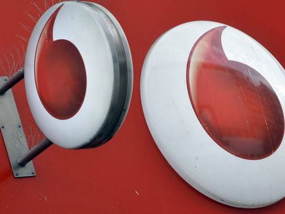 Logo de Vodafone en una tienda en Londres. 