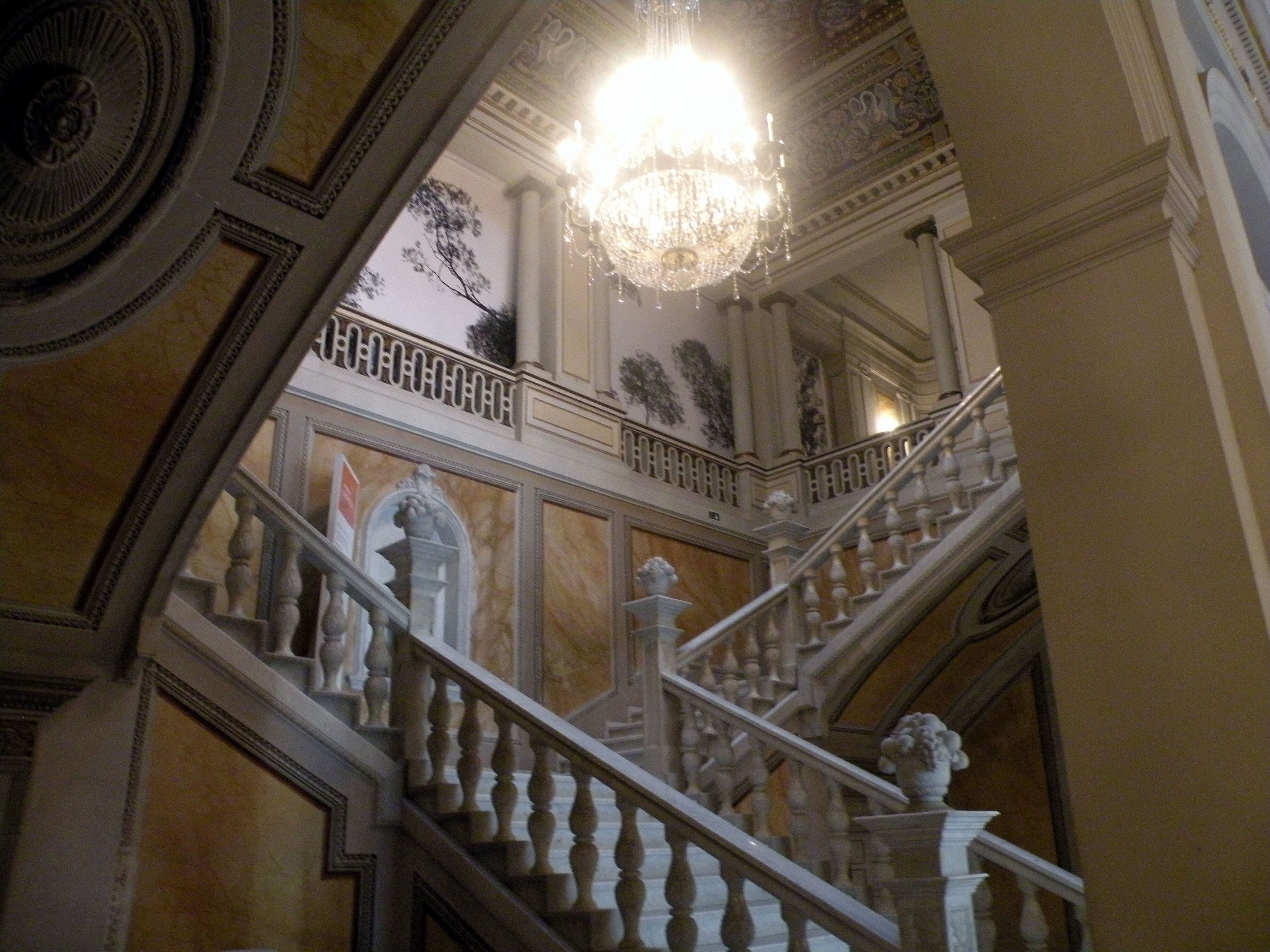 Escalera principal del Palacio de Pedralbes.