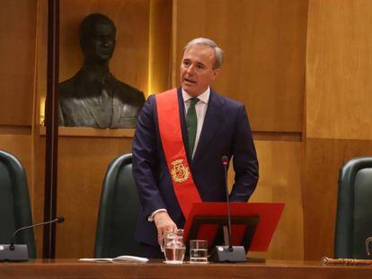 Azcón durante su discurso en el Ayuntamiento de Zaragoza