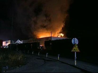 Sofocado un incendio en una nave de bebidas alcohólicas de Córdoba