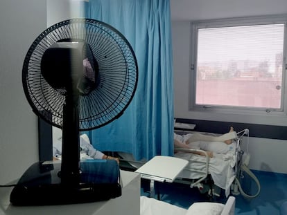 Durante la ola de calor de junio funcionarios del hospital de Móstoles reclamaron la falta de climatización en algunas áreas de hospitalización.