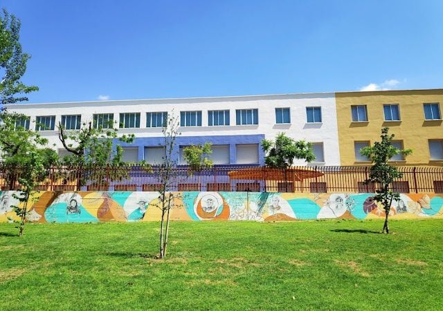 Ayuso lo vuelve a hacer: un colegio dentro de otro, ahora con niños con discapacidad en Carabanchel