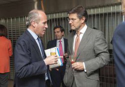 Juli&aacute;n N&uacute;&ntilde;ez, presiente de Seop&aacute;n, ayer con el secretario de Estado de Infraestructuras, Rafael Catal&aacute;, durante un acto de la APIE.