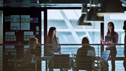 El nuevo modelo laboral pasa por una combinación de empleados que trabajan físicamente en las oficinas y compañeros que lo hacen en sus domicilios, lo que requiere extender la red de seguridad.