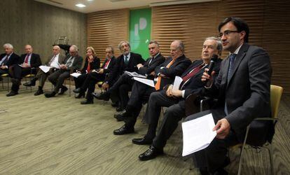 Reunión de los defensores del pueblo autonómicos. A la derecha, el Valedor do Pobo de Galicia, José Julio Fernández.