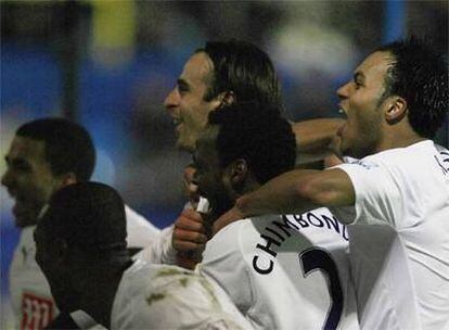 Los jugadores del Tottenham celebran un gol