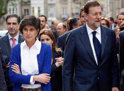 María San Gil y Mariano Rajoy acuden a la capilla ardiente del guardia Juan Manuel Piñuel el pasado día 14.