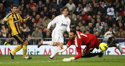 Minuto 31 de partido Kaká  marca el empate para el Real Madrid