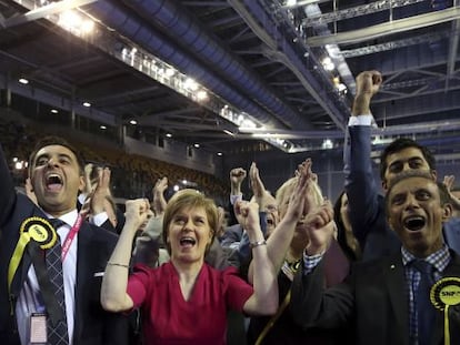 Celebración de los nacionalistas escoceses. En el centro de la imagen, Nicola Sturgeon.