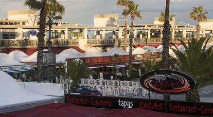 Bars, restaurants i locals d'oci del Port Olímpic.