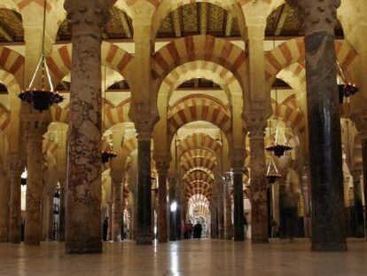 Interior de la Mezquita-Catedral de C&oacute;rdoba.