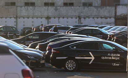 Uber vehicles and drivers in an industrial estate in Vallecas, where a company that manages VTC licenses keeps Uber cars