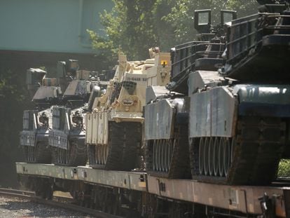 Tanques M-1 Abrams preparados para su transporte en tren en el sureste de Washington, el 2 de julio de 2019.