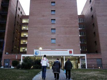 Fachada del hospital Pr&iacute;ncipe de Asturias, en Alcal&aacute; de Henares.