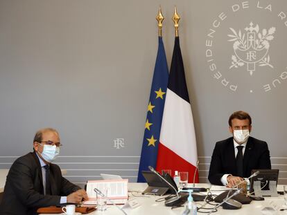 El presidente del CFCM, Mohammed Moussaoui, durante la reunión con el presidente francés, Emmanuel Macron, para presentar la "carta de principios" laicos para los imanes.