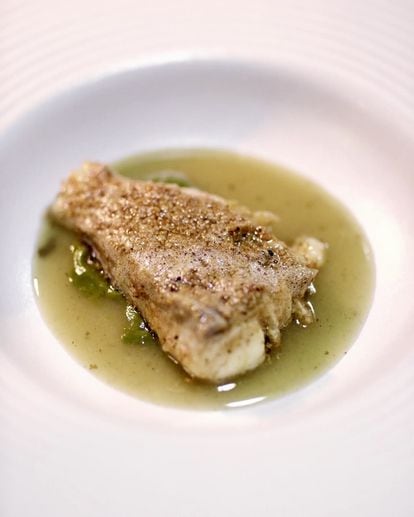Sea bass cured in thermal water, according to the recipe of chef Miguel González.