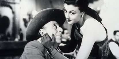 Lolita Sevilla y Pepe Isbert, en 'Bienvenido Mr. Marshall' de Berlanga