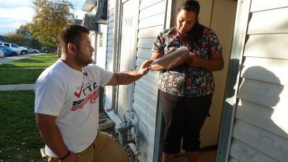 Voluntarios hispanos trataron de registrar más votantes latinos en 2014