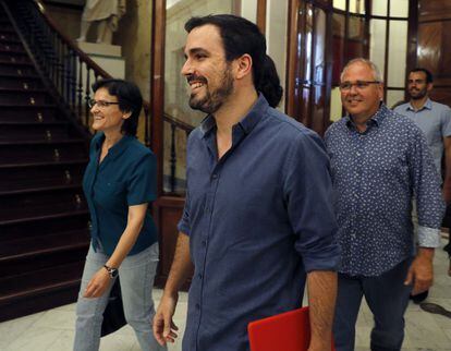 El coordinador federal de IU, Alberto Garzón, a su llegada al Congreso, donde tiene lugar la sesión constitutiva de las Cortes Generales de la XII legislatura.