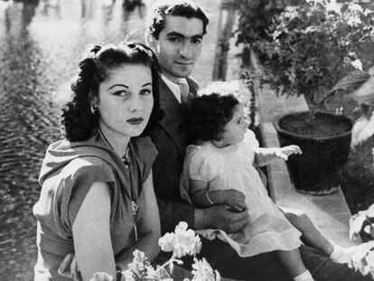 La princesa Fawzia Fuad, con el sah de Persia y su hija Shahnaz, en 1942.