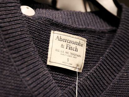 Una prenda de Abercrombie & Fitch, en una tienda de Central Valley (Nueva York).