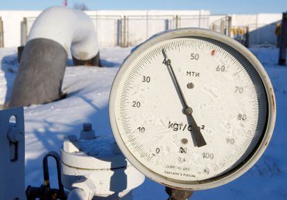 Un medidor de presión en una estación de compresión de gas cercana a Kiev (Ucrania), en una imagen de archivo.