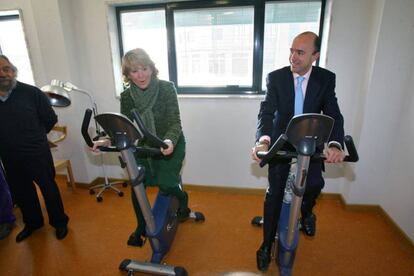 Esperanza Aguirre y Manuel Lamela, en la inauguración de un centro de salud en Vallecas en 2007.