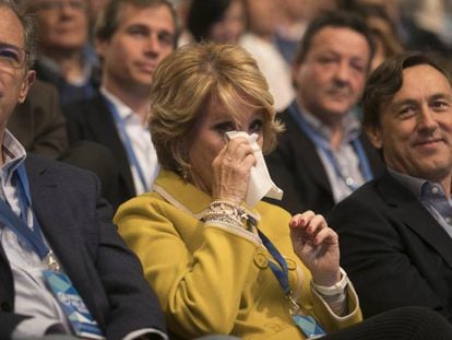 Esperanza Aguirre, llorando durante el Congreso Auton&oacute;mico del Partido Popular de Madrid.