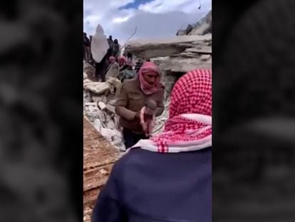 Vídeo | Así ha sido el rescate de una recién nacida tras el terremoto en Siria
