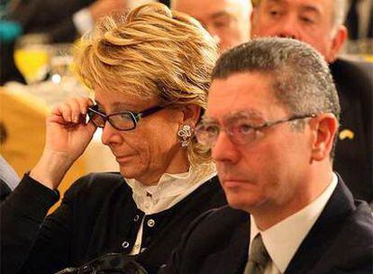 Esperanza Aguirre y Alberto Ruiz-Gallardón, durante un acto celebrado en Madrid en diciembre pasado.