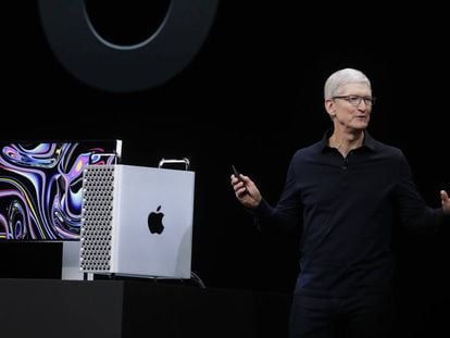 El director general de Apple, Tim Cook, habla sobre el MacBook Pro en la conferencia de desarrolladores celebrada en San José (California).