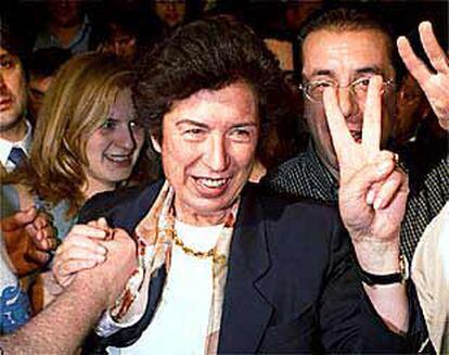 La candidata del centro-izquierda, Rosa Russo Jervolino, celebra su victoria en Nápoles.