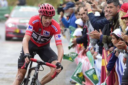Christopher Froome cruzando la l&iacute;nea final en la etapa 17 de la Vuelta. 
