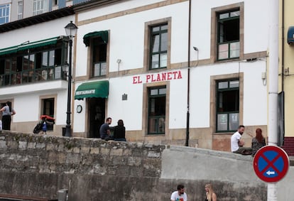 Fachada de El Planeta en el barrio de Cimadevilla de Gijón