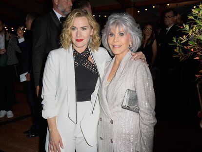 Las actrices Kate Winslet y Jane Fonda posando juntas en uno de los últimos eventos de esta edición del Festival de Cannes durante la noche del viernes.