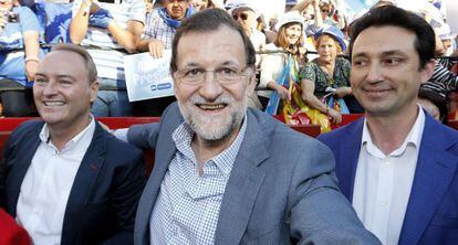 Rajoy y Fabra durante el mitin que el PP ha celebrado este jueves. 
