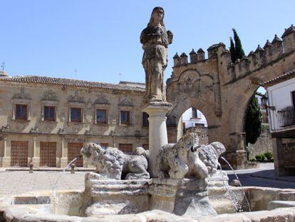 La Plaza del Pópulo, una estampa singular en la ciudad de Baeza.