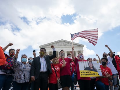 Celebración frente al Supremo de EE UU de la sentencia que impidió a Trump acabar con el programa DACA, el pasado 18 de junio.