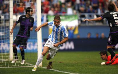 Joaqu&iacute;n celebra un gol con la camiseta del M&aacute;laga