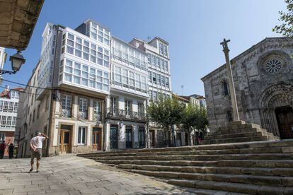 Atrio de la iglesia de Santa María del Campo, en A Coruña.
