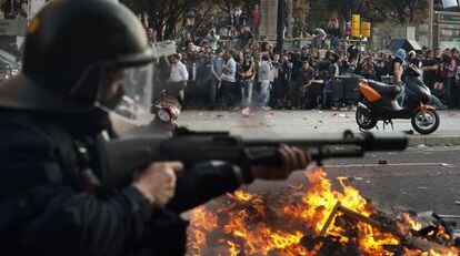 Disturbios, ayer por la tarde en el centro de Barcelona.