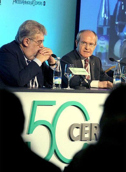 El presidente del Círculo de Economía, José Manuel Lara, y el jefe del Ejecutivo catalán, José Montilla, en la apertura de las jornadas del 50 aniversario de la institución.