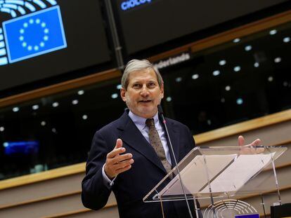 El comisario europeo de Presupuesto, Johannes Hahn, en el Parlamento Europeo.