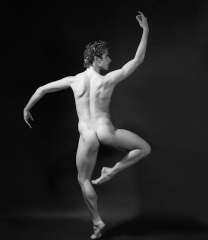 Luca Giaccio, del Ballet Víctor Ullate, en una de las fotografías de Marcós Pergón.
