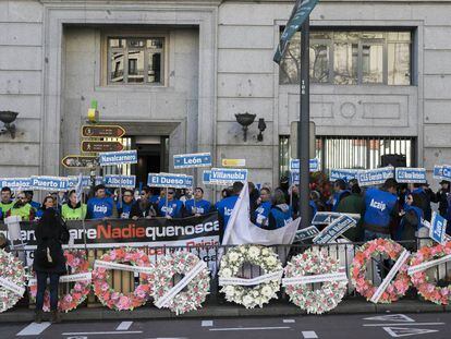 Funcionarios de prisiones se manifiestan ante la sede en Madrid de Instituciones Penitenciarias el pasado enero