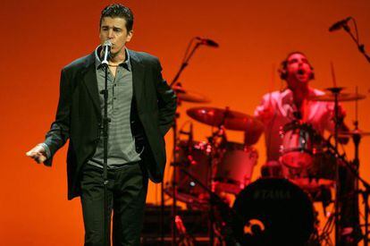 Javier Ojeda, líder de Danza Invisible, durante un concierto.