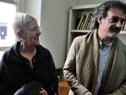 Maixabel Lasa y Txema Urkijo, esta ma&ntilde;ana tras la rueda de prensa en Vitoria
